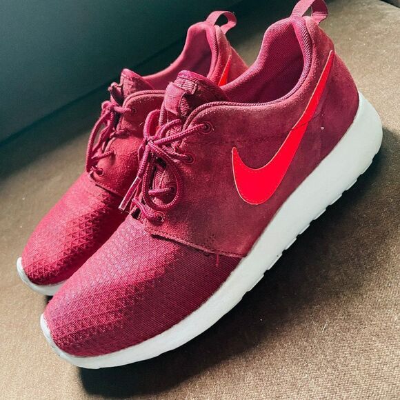 Mint Condition NIKE Roshe Run Burgundy Suede Sz 9 - Picture 4 of 8